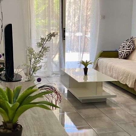 Beautiful Apartment Near The Sea And A Large Private Garden Pafos Exterior foto
