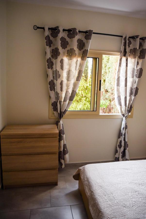 Beautiful Apartment Near The Sea And A Large Private Garden Pafos Exterior foto