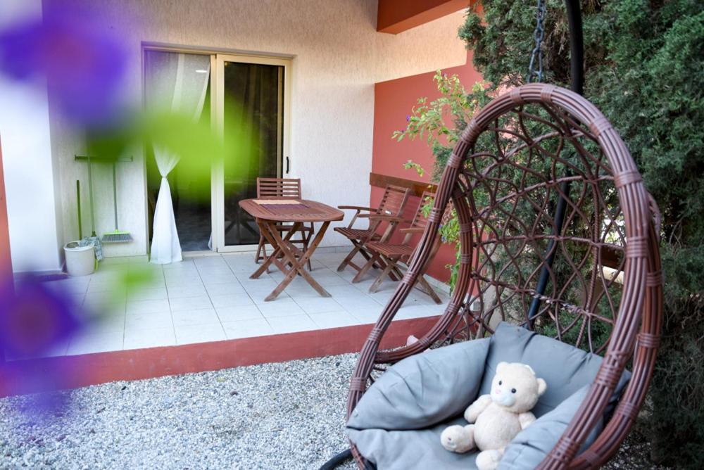 Beautiful Apartment Near The Sea And A Large Private Garden Pafos Exterior foto