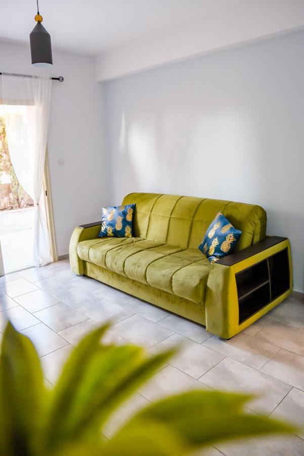 Beautiful Apartment Near The Sea And A Large Private Garden Pafos Exterior foto