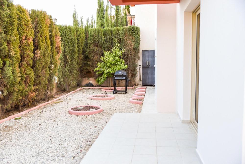 Beautiful Apartment Near The Sea And A Large Private Garden Pafos Exterior foto