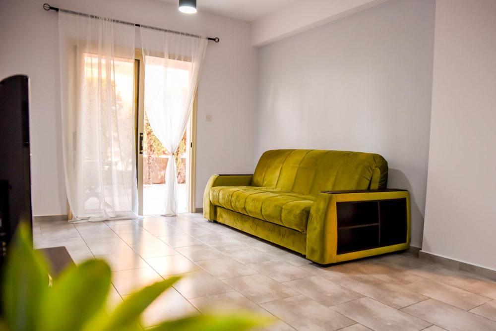 Beautiful Apartment Near The Sea And A Large Private Garden Pafos Exterior foto