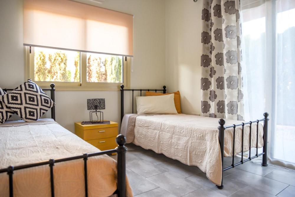 Beautiful Apartment Near The Sea And A Large Private Garden Pafos Exterior foto