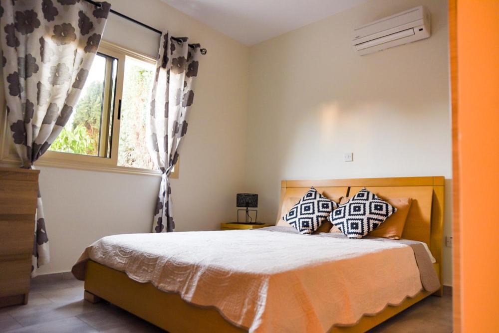Beautiful Apartment Near The Sea And A Large Private Garden Pafos Exterior foto