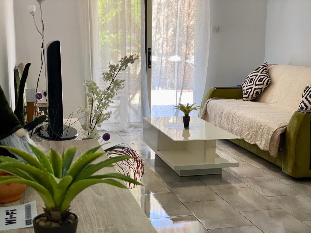 Beautiful Apartment Near The Sea And A Large Private Garden Pafos Exterior foto