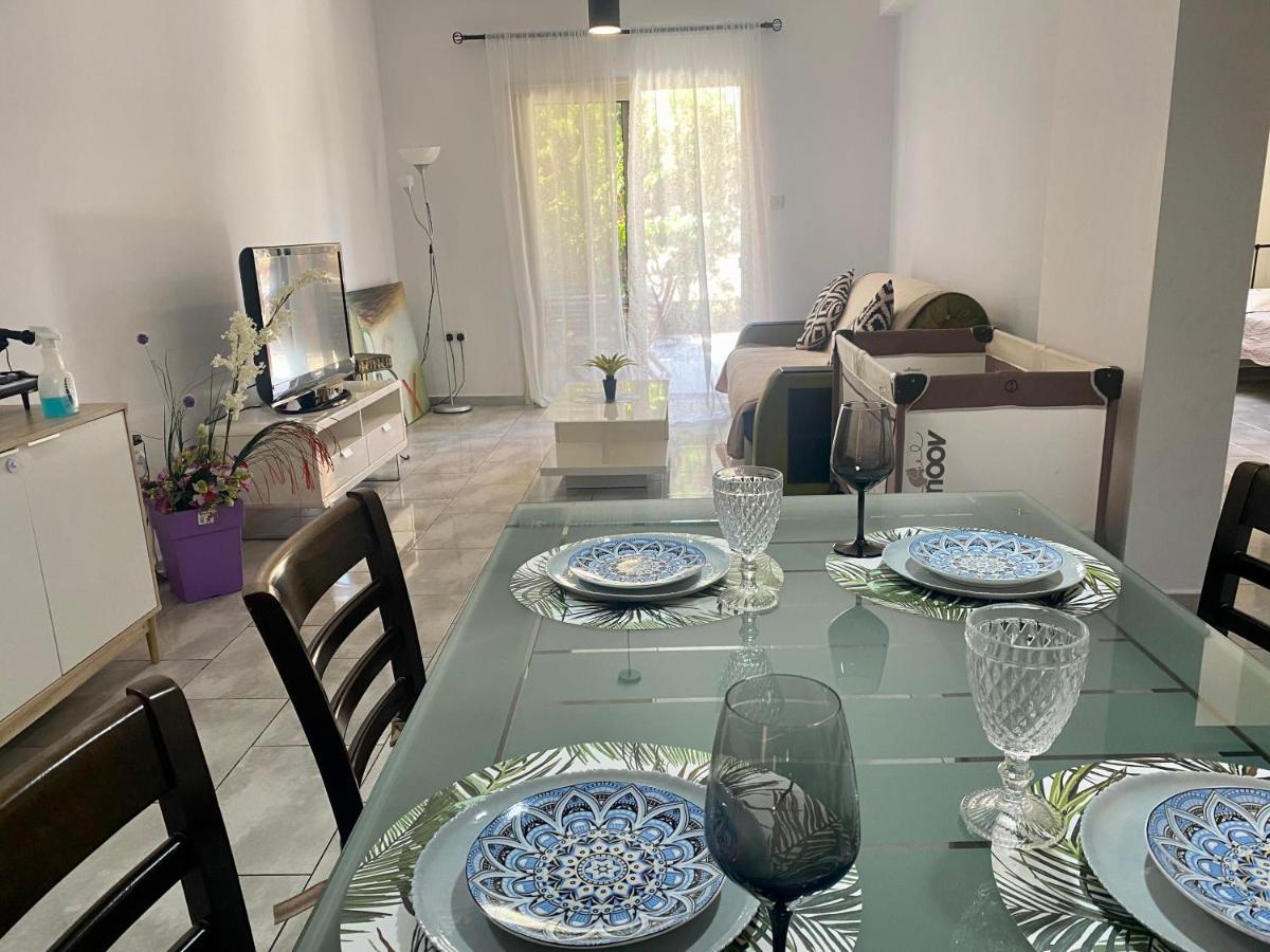 Beautiful Apartment Near The Sea And A Large Private Garden Pafos Exterior foto