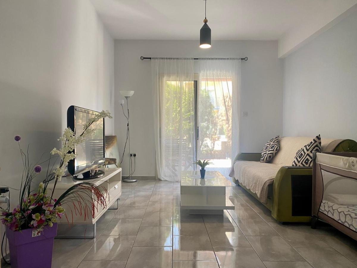 Beautiful Apartment Near The Sea And A Large Private Garden Pafos Exterior foto