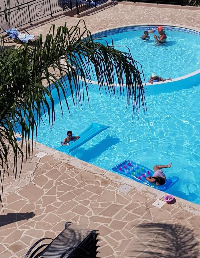 Beautiful Apartment Near The Sea And A Large Private Garden Pafos Exterior foto