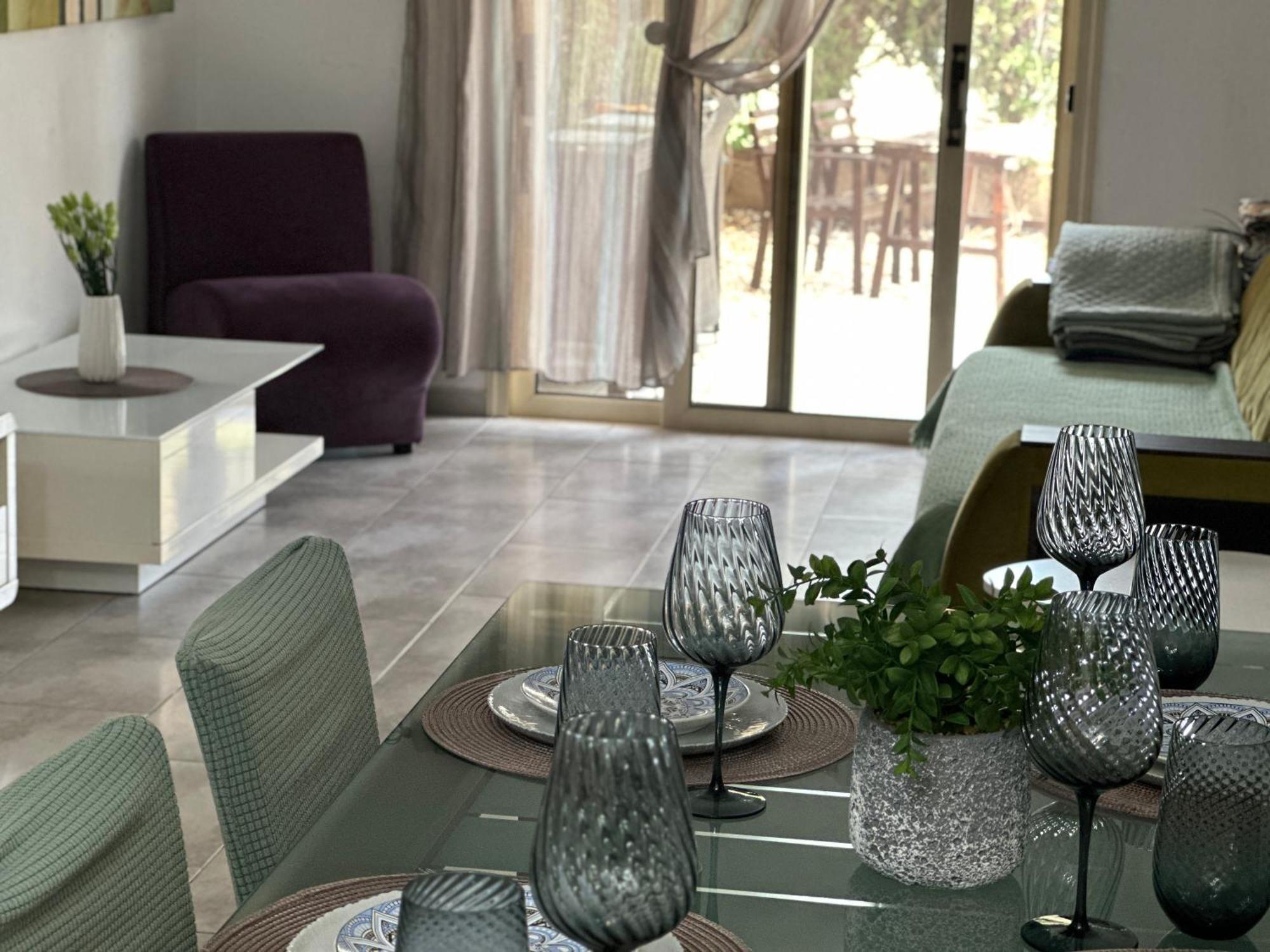 Beautiful Apartment Near The Sea And A Large Private Garden Pafos Exterior foto