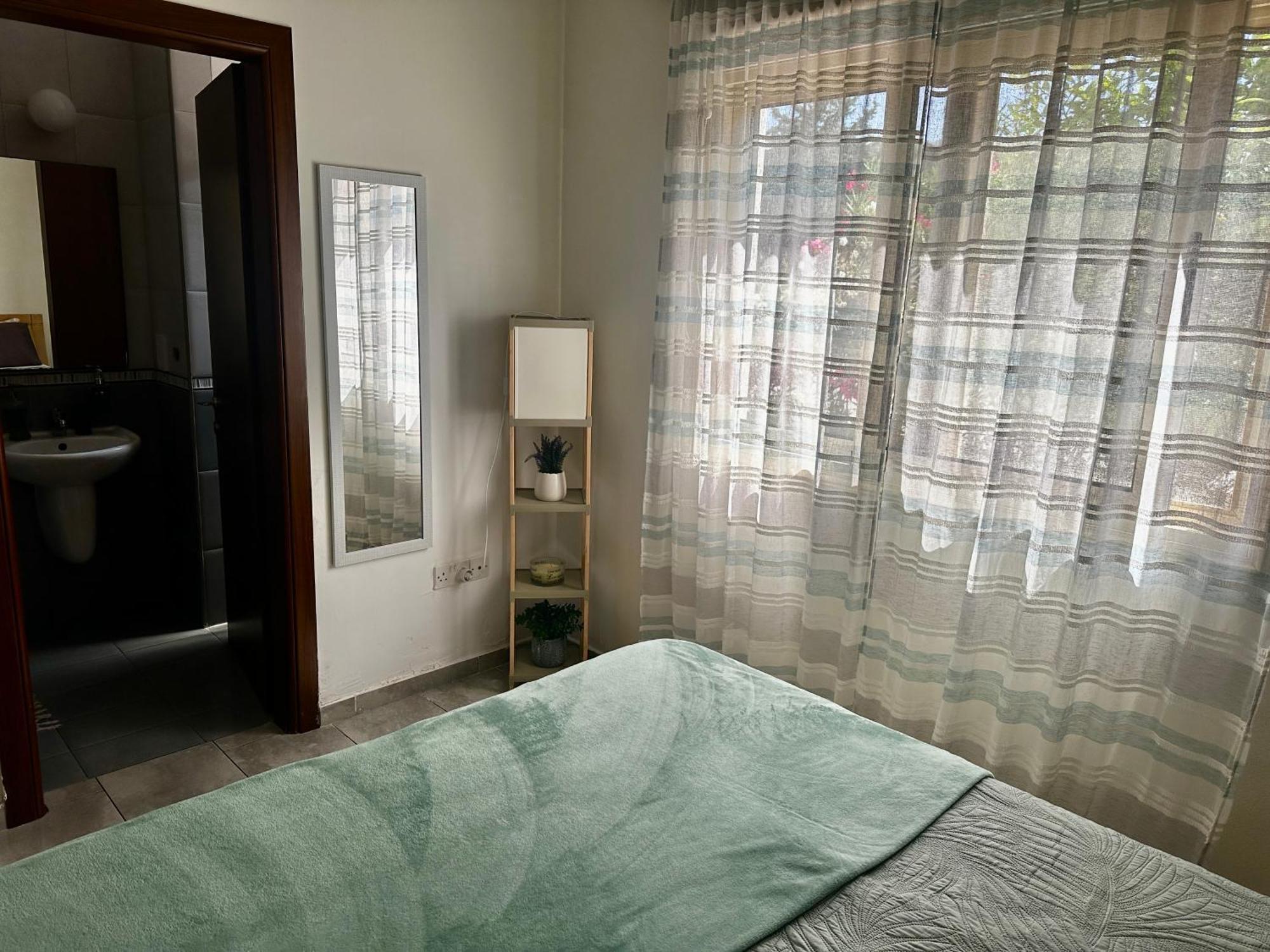 Beautiful Apartment Near The Sea And A Large Private Garden Pafos Exterior foto