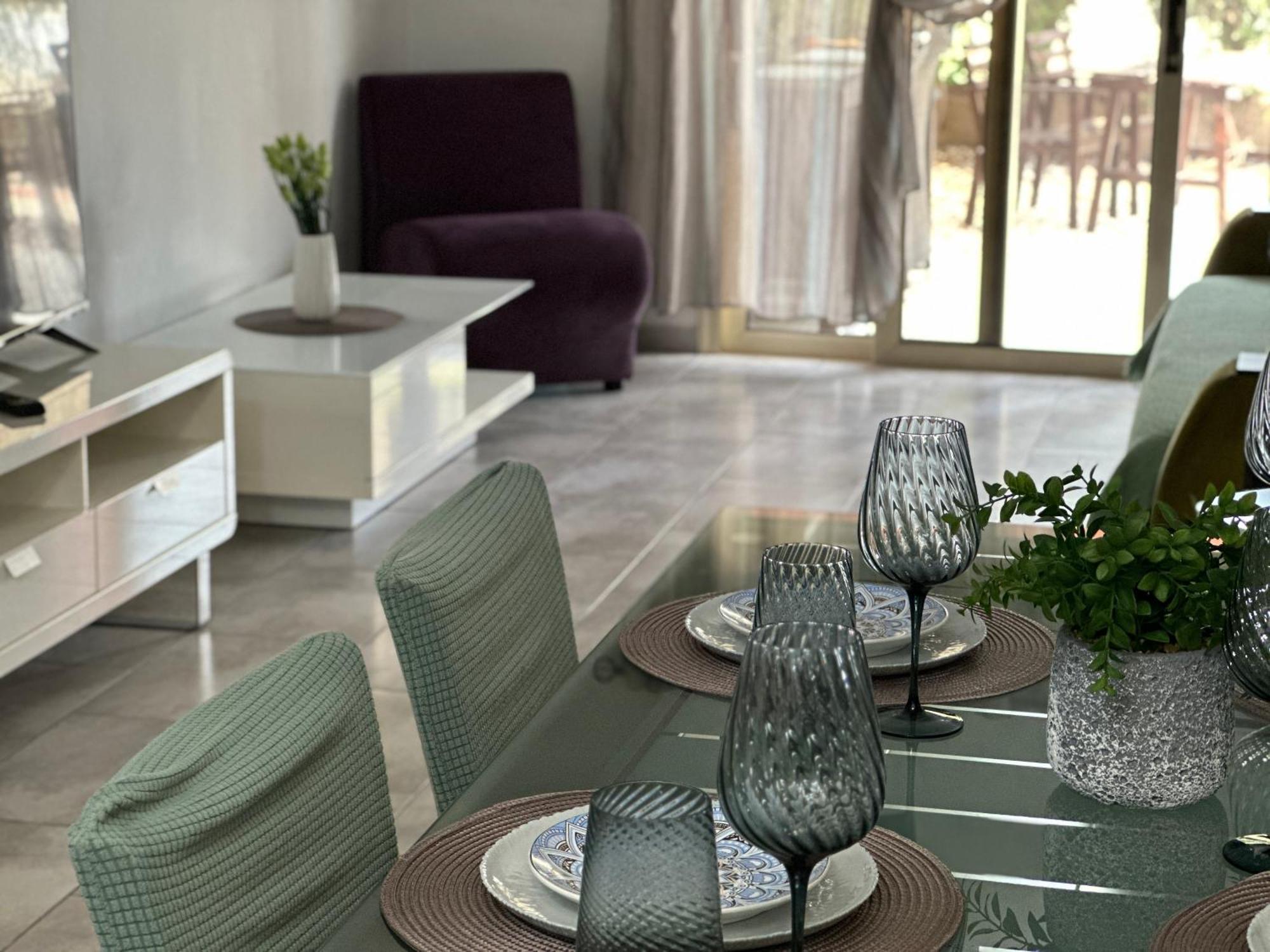Beautiful Apartment Near The Sea And A Large Private Garden Pafos Exterior foto